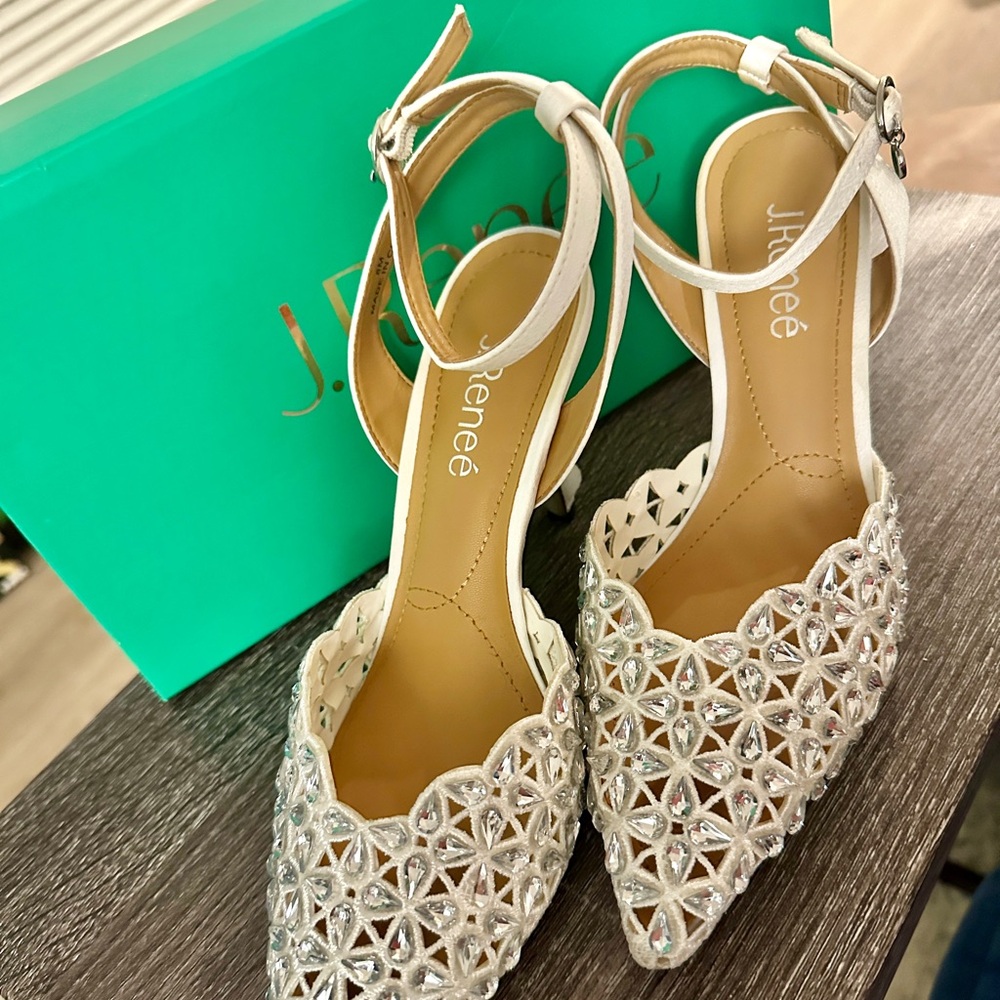 J.Renee KAMILO heel in white (size 8)